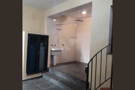 Casa à venda com 3 quartos, 155m² em Vila Hamburguesa, São Paulo