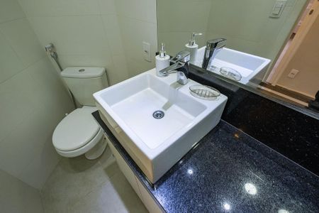 Apartamento para alugar com 60m², 2 quartos e 2 vagas Apartamento para alugar com 60m², 2 quartos e 2 vagasBanheiro