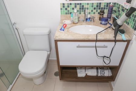Apartamento à venda com 67m², 2 quartos e 1 vaga Apartamento à venda com 67m², 2 quartos e 1 vagaBanheiro Social