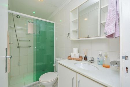 Apartamento à venda com 75m², 3 quartos e 2 vagas Apartamento à venda com 75m², 3 quartos e 2 vagasBanheiro da Suíte