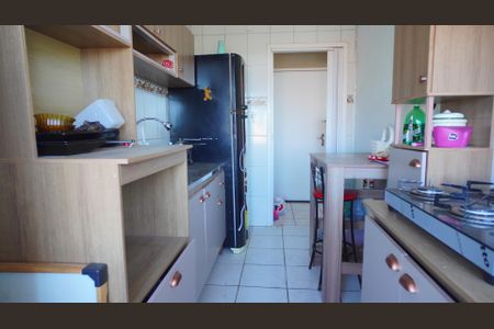 Cozinha de apartamento para alugar com 1 quarto, 45m² em Rubem Berta, Porto Alegre