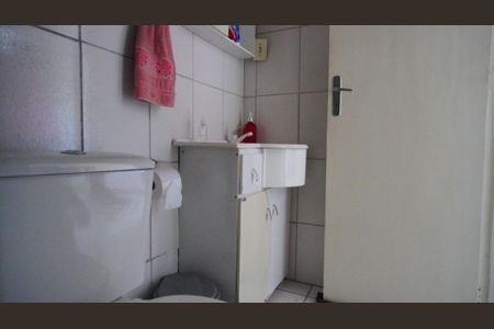 Banheiro de apartamento para alugar com 1 quarto, 45m² em Rubem Berta, Porto Alegre