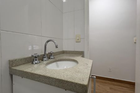 Casa para alugar com 330m², 4 quartos e 5 vagasBanheiro 1