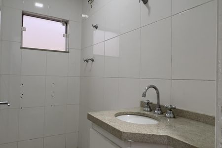 Casa para alugar com 330m², 4 quartos e 5 vagasBanheiro 1