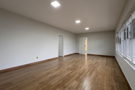 Casa para alugar com 330m², 4 quartos e 5 vagasSala