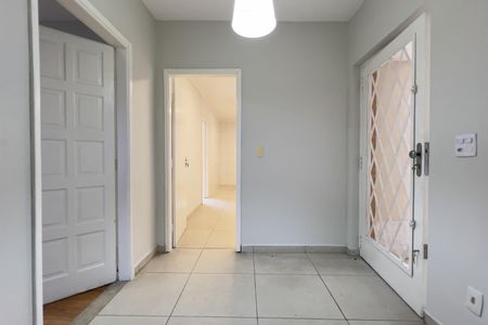 Casa para alugar com 330m², 4 quartos e 5 vagasEntrada