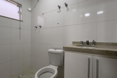 Casa para alugar com 330m², 4 quartos e 5 vagasBanheiro da Suíte 2