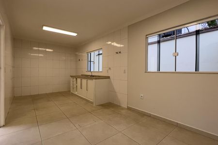 Casa para alugar com 330m², 4 quartos e 5 vagasCozinha