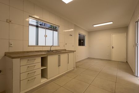 Casa para alugar com 330m², 4 quartos e 5 vagasCozinha