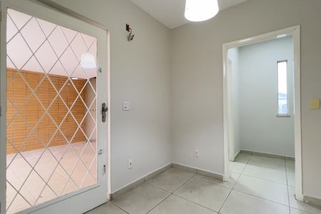 Casa para alugar com 330m², 4 quartos e 5 vagasEntrada