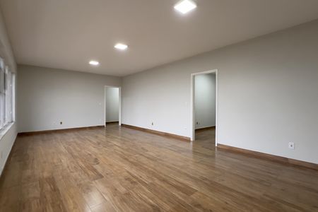 Casa para alugar com 330m², 4 quartos e 5 vagasSala