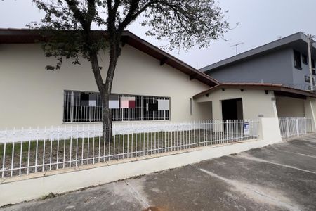 Casa para alugar com 330m², 4 quartos e 5 vagasFachada com placa