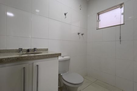 Casa para alugar com 330m², 4 quartos e 5 vagasBanheiro da Suíte 1