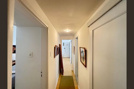 Apartamento para alugar com 84m², 2 quartos e sem vagaCorredor de acesso aos cômodos