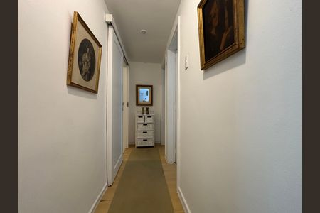 Apartamento para alugar com 84m², 2 quartos e sem vagaCorredor de acesso aos cômodos
