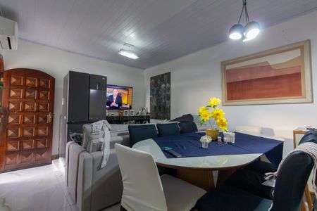 Casa à venda com 5 quartos, 307m² em Penha de França, São Paulo