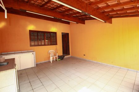 Casa para alugar com 274m², 3 quartos e 6 vagasQuintal