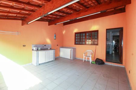 Casa para alugar com 274m², 3 quartos e 6 vagasQuintal