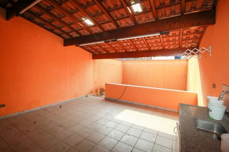 Casa para alugar com 274m², 3 quartos e 6 vagasQuintal