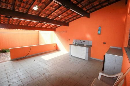 Casa para alugar com 274m², 3 quartos e 6 vagasQuintal