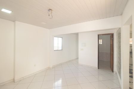 Sala de casa para alugar com 2 quartos, 70m² em Santa Cruz, Rio de Janeiro