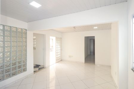 Sala de casa para alugar com 2 quartos, 70m² em Santa Cruz, Rio de Janeiro