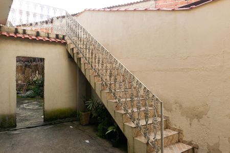 Casa para alugar com 70m², 2 quartos e sem vaga Casa para alugar com 70m², 2 quartos e sem vagaEscada