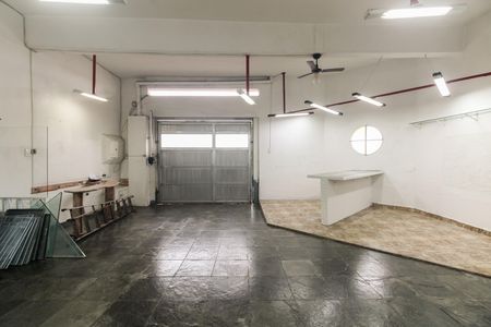 Casa para alugar com 210m², 2 quartos e 3 vagas Casa para alugar com 210m², 2 quartos e 3 vagasGaragem e Salão de Festas