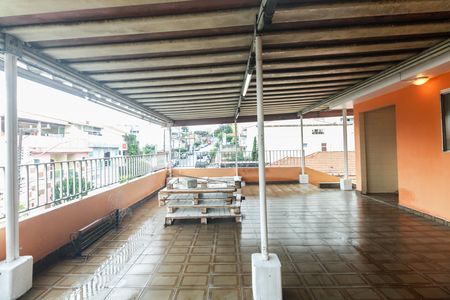 Casa para alugar com 210m², 2 quartos e 3 vagas Casa para alugar com 210m², 2 quartos e 3 vagasTerraço