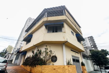 Casa para alugar com 210m², 2 quartos e 3 vagas Casa para alugar com 210m², 2 quartos e 3 vagasFachada