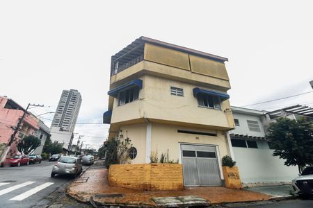 Casa para alugar com 210m², 2 quartos e 3 vagas Casa para alugar com 210m², 2 quartos e 3 vagasFachada