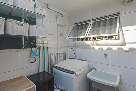 Casa à venda com 171m², 2 quartos e 3 vagas Casa à venda com 171m², 2 quartos e 3 vagasÁrea de Serviço