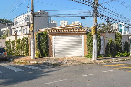 Casa à venda com 171m², 2 quartos e 3 vagas Casa à venda com 171m², 2 quartos e 3 vagasFachada