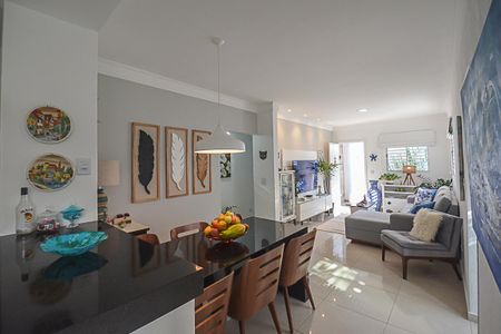 Casa à venda com 171m², 2 quartos e 3 vagas Casa à venda com 171m², 2 quartos e 3 vagasSala
