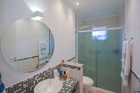 Casa à venda com 171m², 2 quartos e 3 vagas Casa à venda com 171m², 2 quartos e 3 vagasBanheiro
