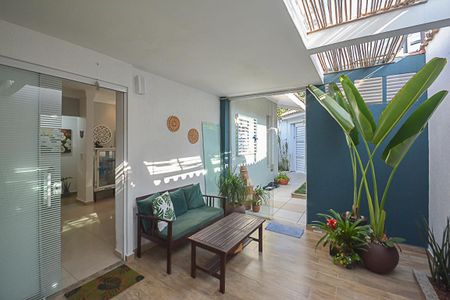 Casa à venda com 171m², 2 quartos e 3 vagas Casa à venda com 171m², 2 quartos e 3 vagasVaranda gourmet