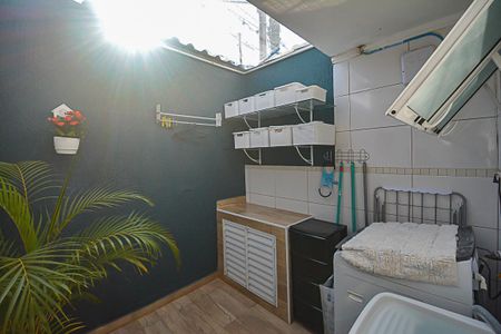 Casa à venda com 171m², 2 quartos e 3 vagas Casa à venda com 171m², 2 quartos e 3 vagasÁrea de Serviço