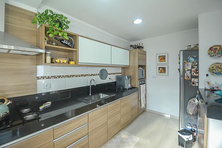 Casa à venda com 171m², 2 quartos e 3 vagas Casa à venda com 171m², 2 quartos e 3 vagasCozinha