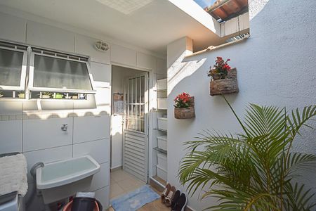 Casa à venda com 171m², 2 quartos e 3 vagas Casa à venda com 171m², 2 quartos e 3 vagasÁrea de Serviço