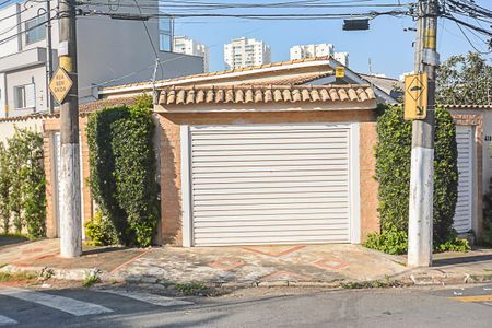 Casa à venda com 171m², 2 quartos e 3 vagas Casa à venda com 171m², 2 quartos e 3 vagasFachada