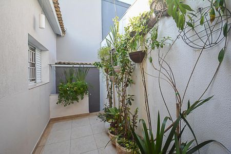 Casa à venda com 171m², 2 quartos e 3 vagas Casa à venda com 171m², 2 quartos e 3 vagasSacada do Quarto Suíte