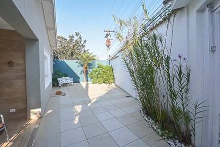 Casa à venda com 171m², 2 quartos e 3 vagas Casa à venda com 171m², 2 quartos e 3 vagasGaragem