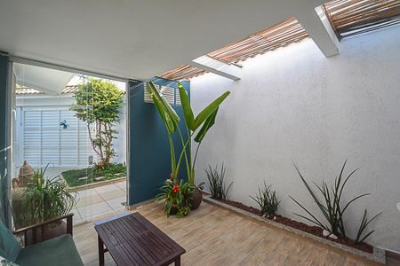 Casa à venda com 171m², 2 quartos e 3 vagas Casa à venda com 171m², 2 quartos e 3 vagasVaranda gourmet