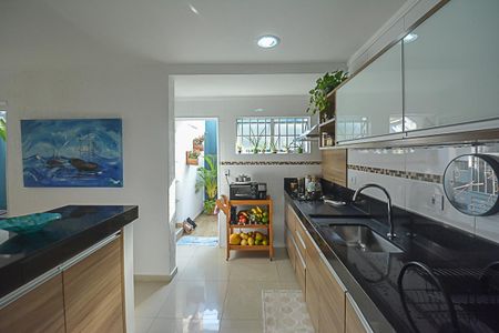 Casa à venda com 171m², 2 quartos e 3 vagas Casa à venda com 171m², 2 quartos e 3 vagasCozinha