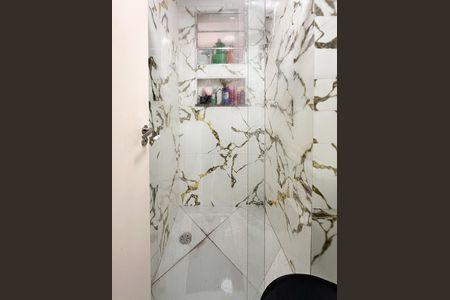 Apartamento à venda com 45m², 2 quartos e 1 vaga Apartamento à venda com 45m², 2 quartos e 1 vagaBanheiro Social