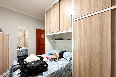 Casa à venda com 200m², 3 quartos e 8 vagas Casa à venda com 200m², 3 quartos e 8 vagasQuarto