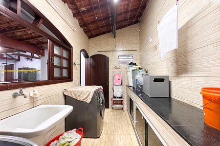 Casa à venda com 200m², 3 quartos e 8 vagas Casa à venda com 200m², 3 quartos e 8 vagasÁrea de Serviço