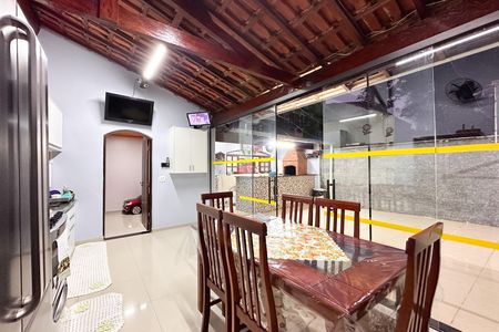Casa à venda com 200m², 3 quartos e 8 vagas Casa à venda com 200m², 3 quartos e 8 vagasSala de Jantar
