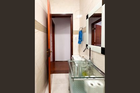 Casa à venda com 200m², 3 quartos e 8 vagas Casa à venda com 200m², 3 quartos e 8 vagasBanheiro Social