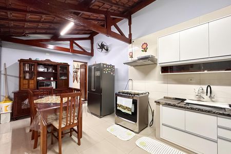 Casa à venda com 200m², 3 quartos e 8 vagas Casa à venda com 200m², 3 quartos e 8 vagasSala de Jantar